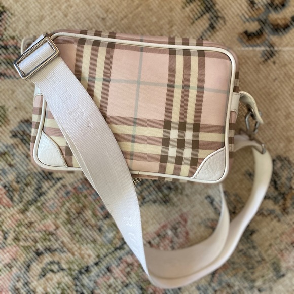 BURBERRY Pink NOVA CHECK Camera/Crossbody Bag(6”x8”)w/removeable LOGO Strap🔥EUC - Picture 17 of 17